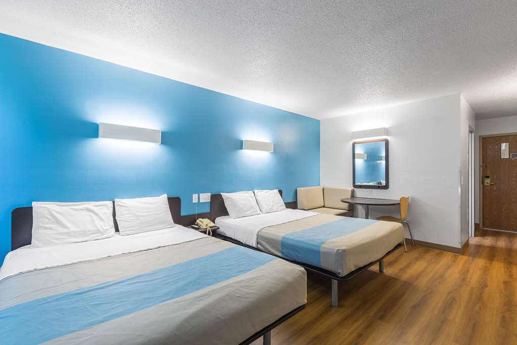 Hotel 6-rothschild, Wi 2*